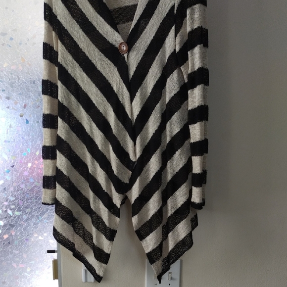 Bobeau Black and Cream Striped Cardigan - Picture 14 of 16
